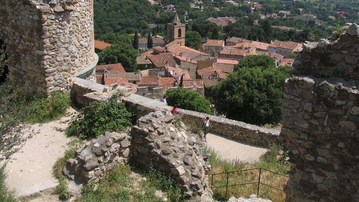 Grimaud — vue de la commune